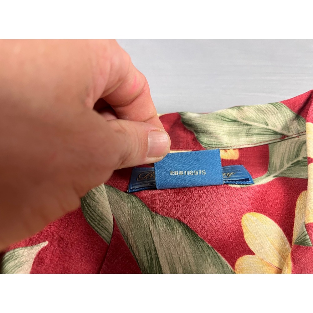 Bermuda Bay Silk Hawaiian Shirt Red Floral Tropical Short Sleeve Mens Sz Medium - Picture 9 of 9